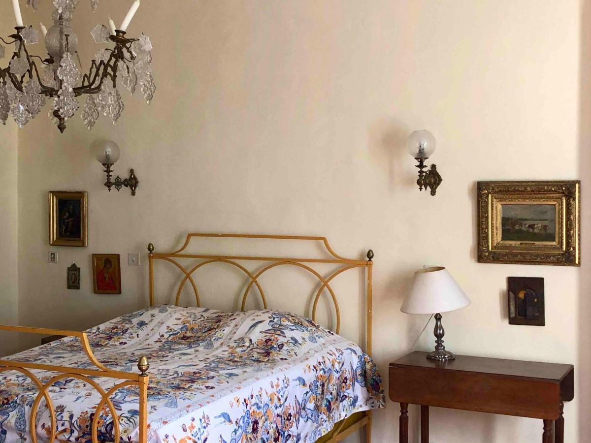 Mas De Monge Hotel Tarascon Bagian luar foto