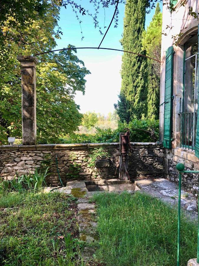 Mas De Monge Hotel Tarascon Bagian luar foto