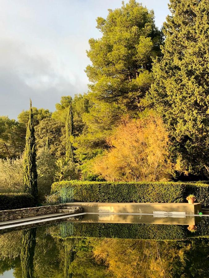 Mas De Monge Hotel Tarascon Bagian luar foto