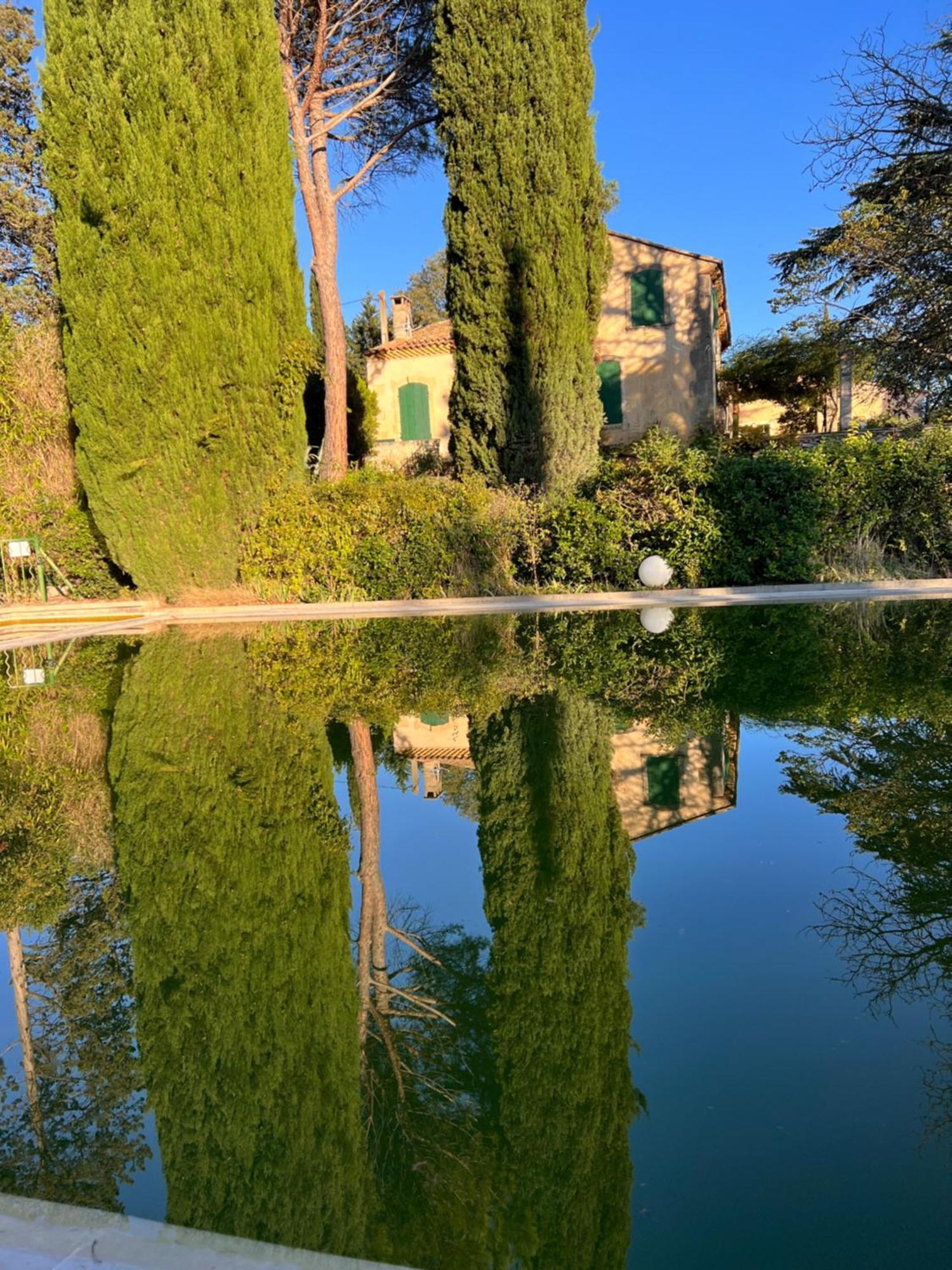 Mas De Monge Hotel Tarascon Bagian luar foto